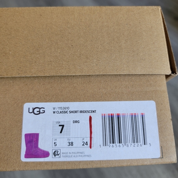 UGG Classic Short Iridescent Boot - Picture 6 of 9